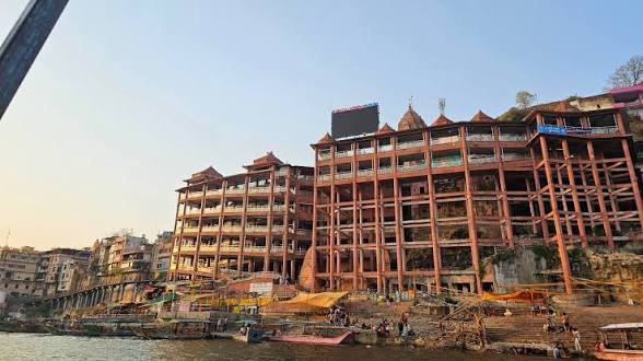 अयोध्या विवाद के बाद एमपी के मंदिरों की दान व्यवस्था पर सवाल: महाकाल में सोना-चांदी के दान का हिसाब नहीं, ओंकारेश्वर का आय-व्यय सार्वजनिक नहीं, बगलामुखी में फर्जी समिति ले रही थी चंदा